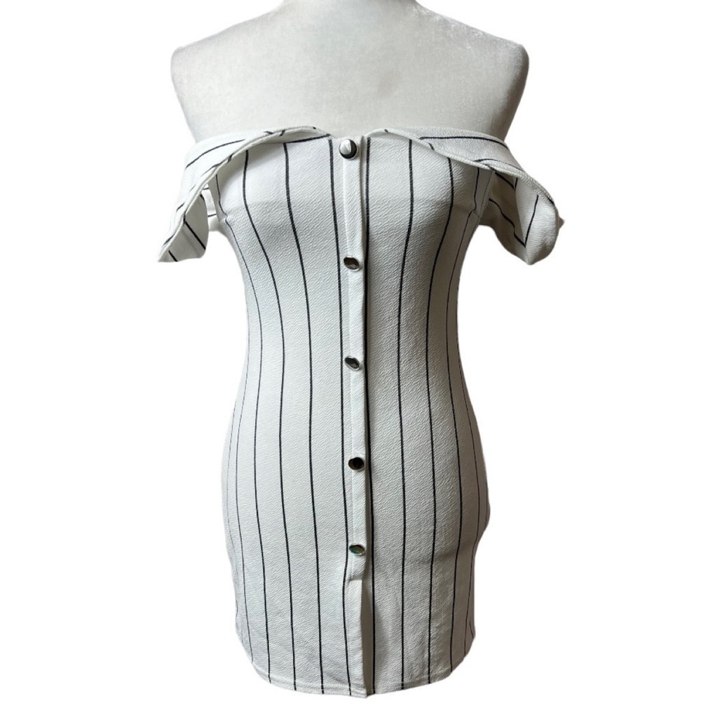 Nwot Boohoo Striped Cold Shoulder Bodycon Dress